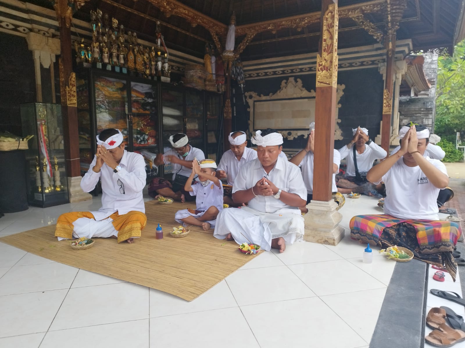 Ngaturang Pawiletan ring Piodalan Ida Ratu Ayu Pura Dalem Petasikan