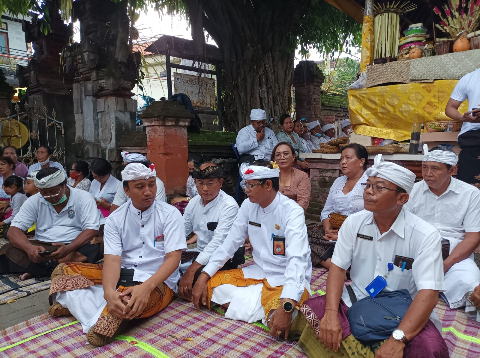 Ngaturang Pawiletan ring Pura Jero Gede Linggih Ida Ratu Gede Dalem Ped, Suwung Kangin  Lan Pura Begawan Penyarikan Banjar Sekar Kangin