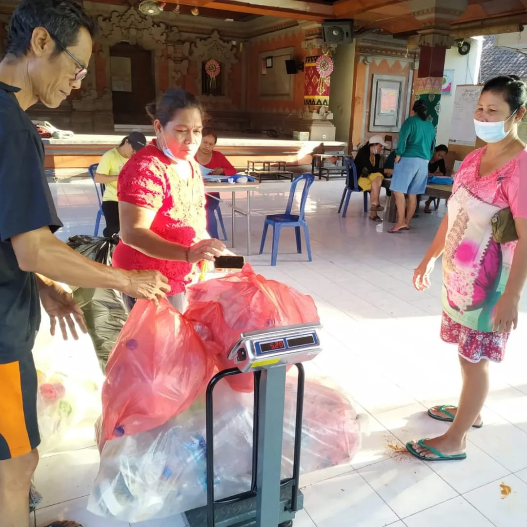 Kegiatan Bank Sampah di Dusun Dukuh Mertajati