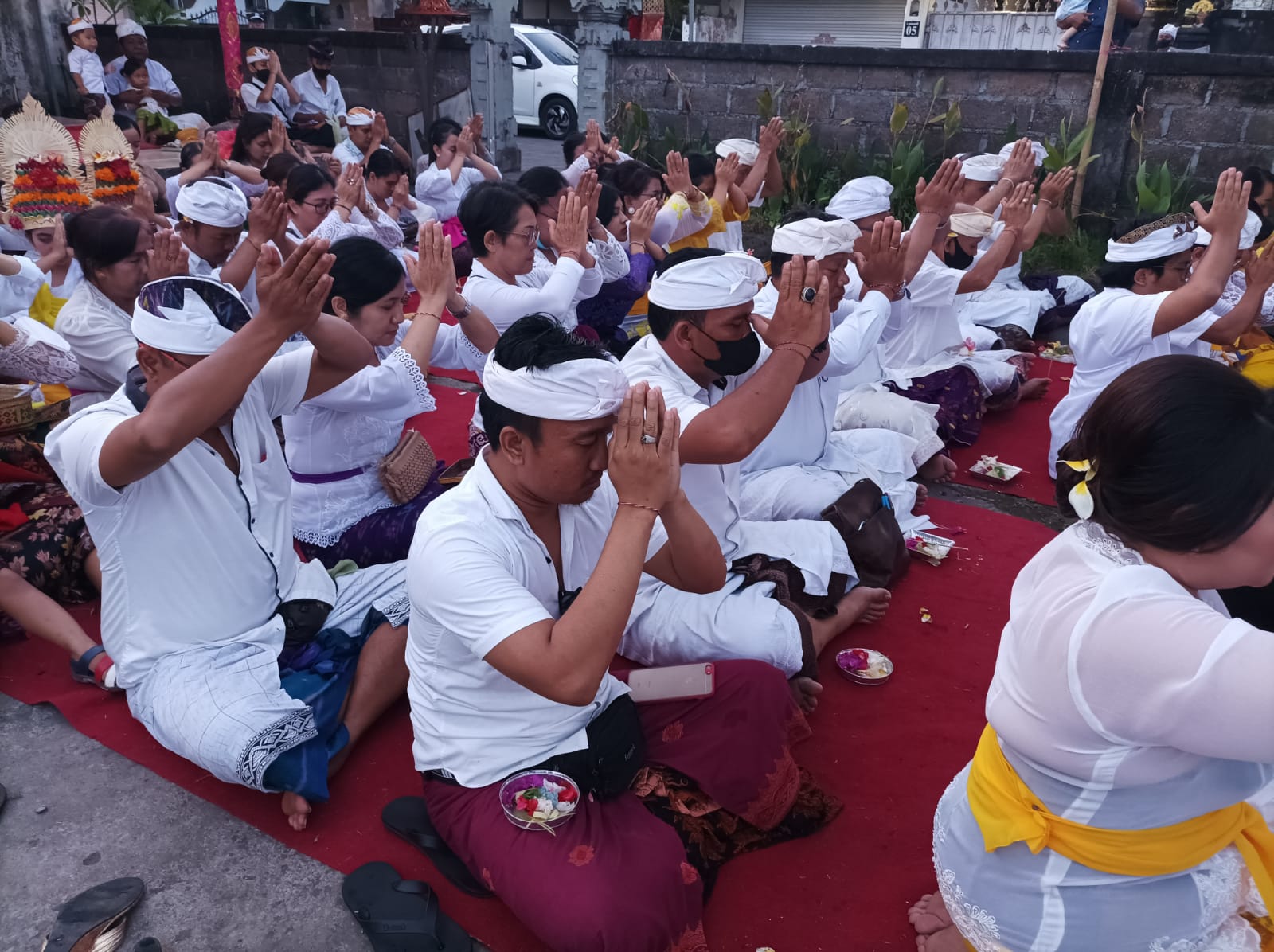 Ngaturang Pewiletan ring Pura Begawan Penyarikan Balai Kelompok Dusun Kerta Dalem Dan Graha Kerti