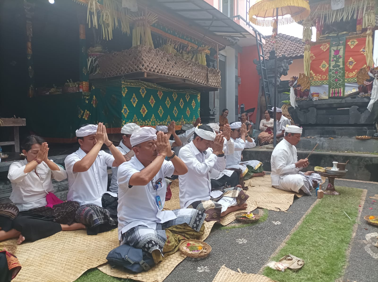 Ngaturang Pawiletan ring Pura Besakih Prasanak Dalem Sudha Desa Adat Sidakarya