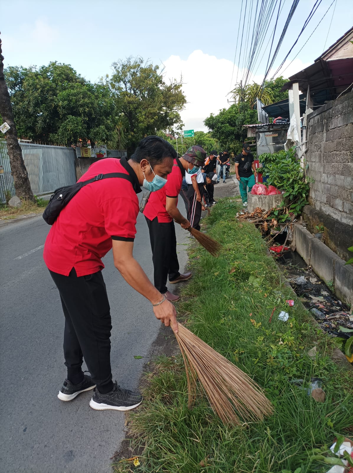 Kegiatan Jumat bersih yang berlokasi di Seputaran Jalan Danau Tempe