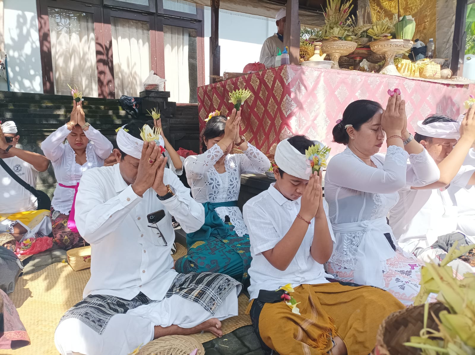 Persembahyangan Bersama Hari Raya Saraswati