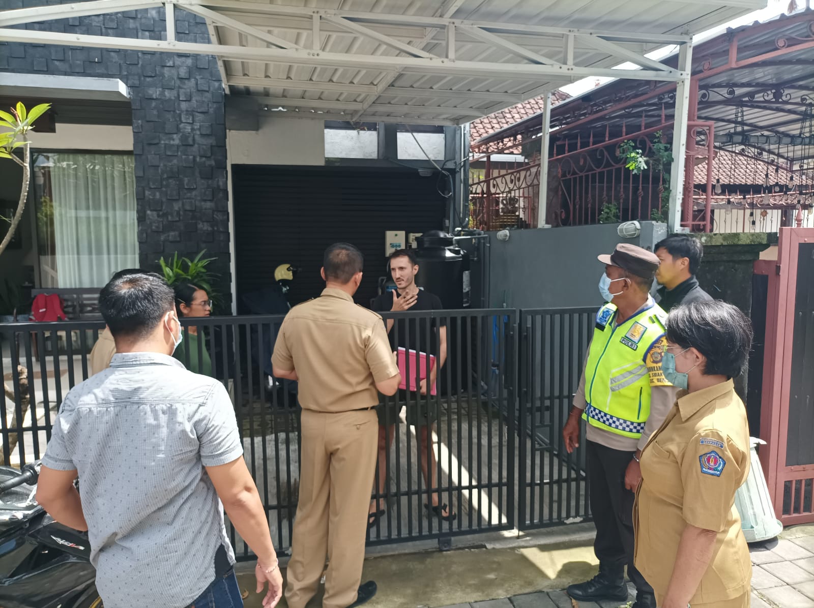 Kegiatan Monitoring Pengawasan Warga Negara Asing (WNA) yang diselenggarakan oleh Badan Kesatuan Bangsa Dan Politik Kota Denpasar