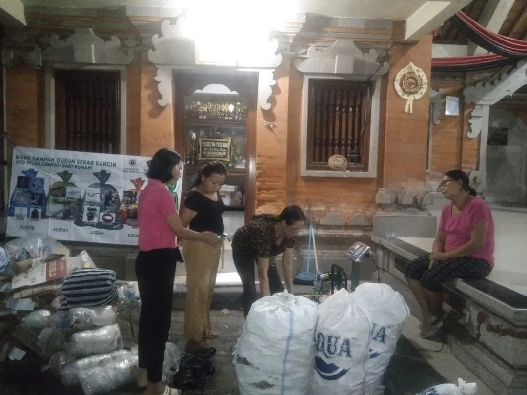 Kegiatan Bank Sampah di Dusun Sekar Kangin