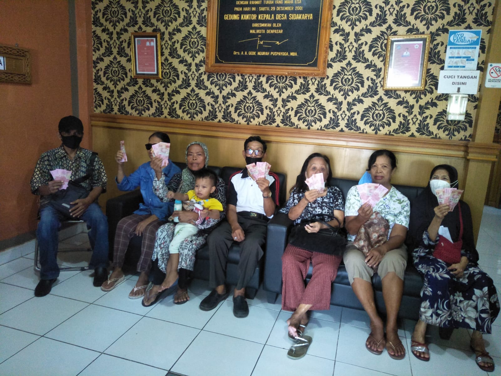 Penyerahan Bantuan Langsung Tunai