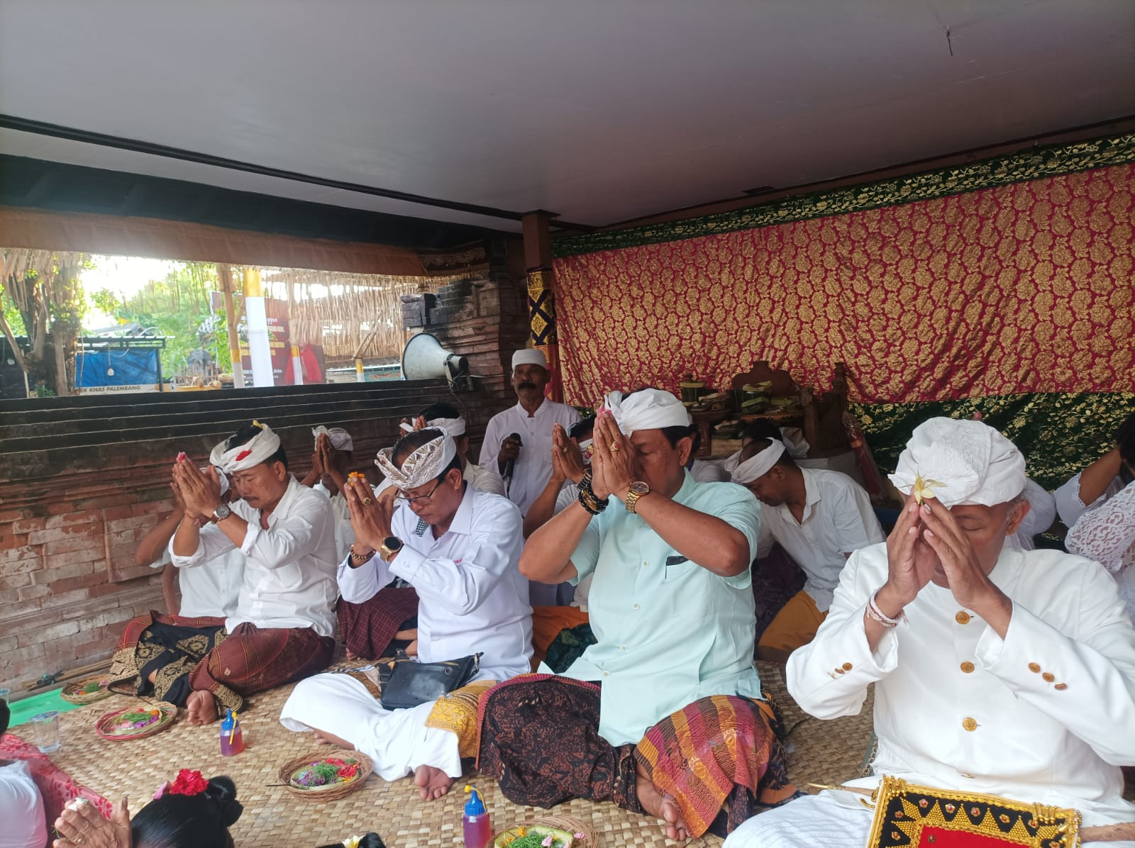 Ngaturang Pawiletan ring Pura Presanak Pengerubungan