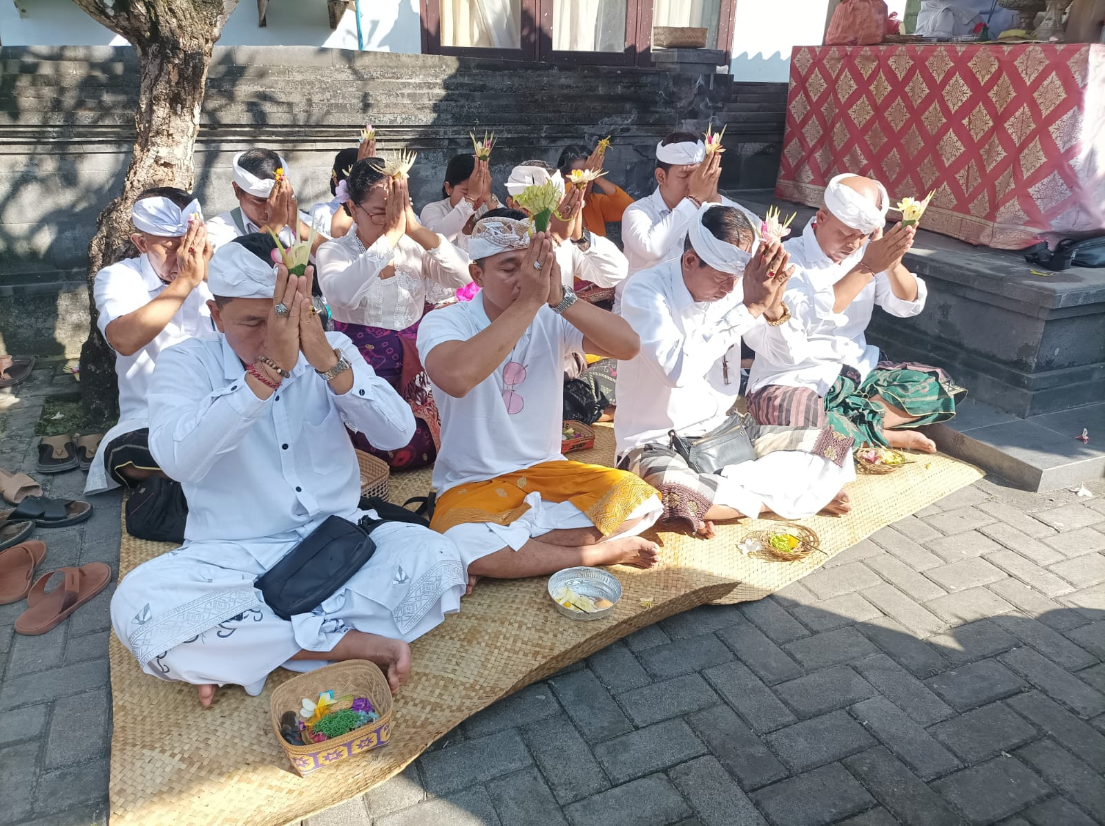 Persembahyangan Bersama ring Pujawali Sang Hyang Aji Saraswati 