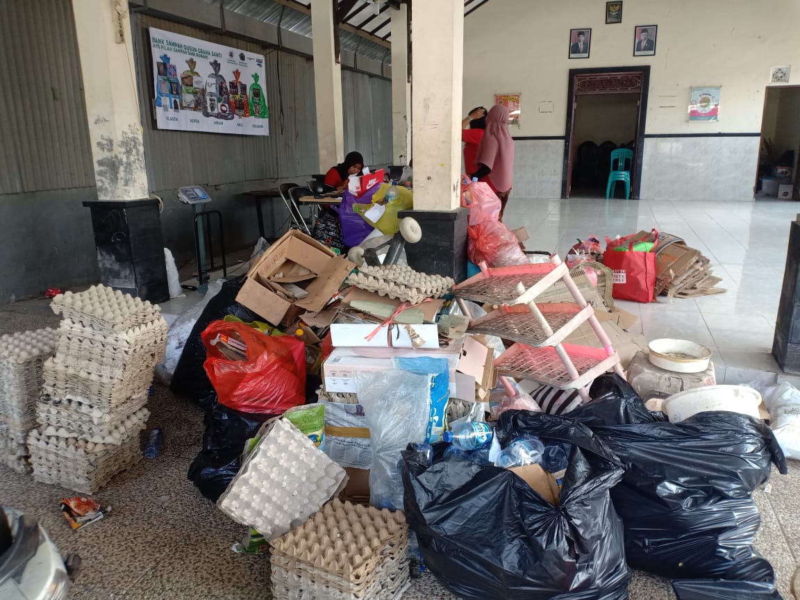 Kegiatan Bank Sampah di Dusun Graha Santi