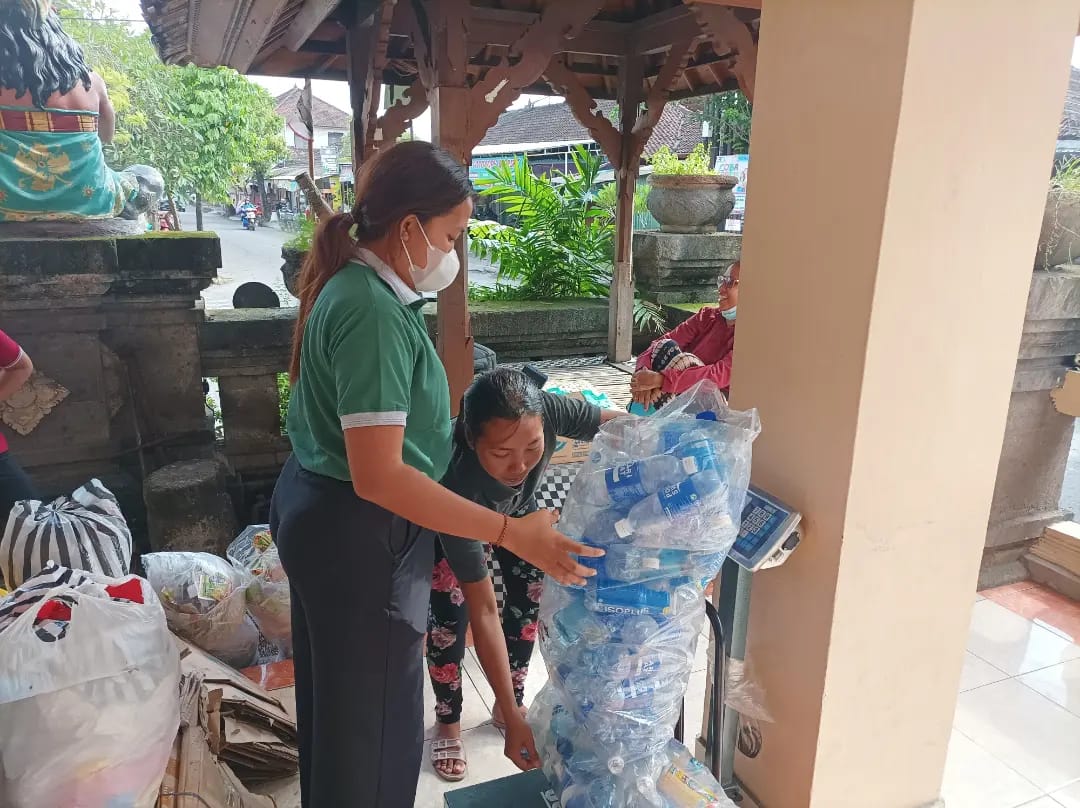Kegiatan Bank Sampah di Dusun Tengah