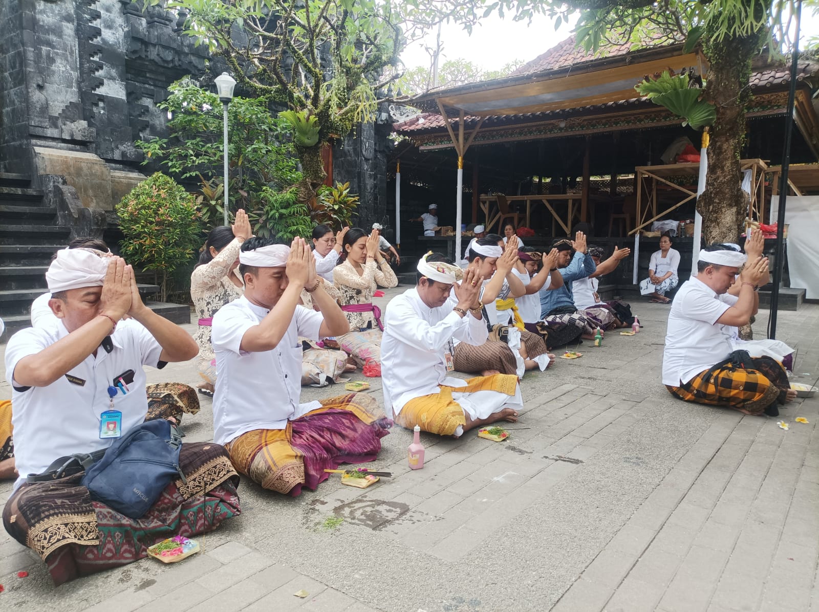 Ngaturang Pemiletan lan Nyerahang Wantuan Uperengga