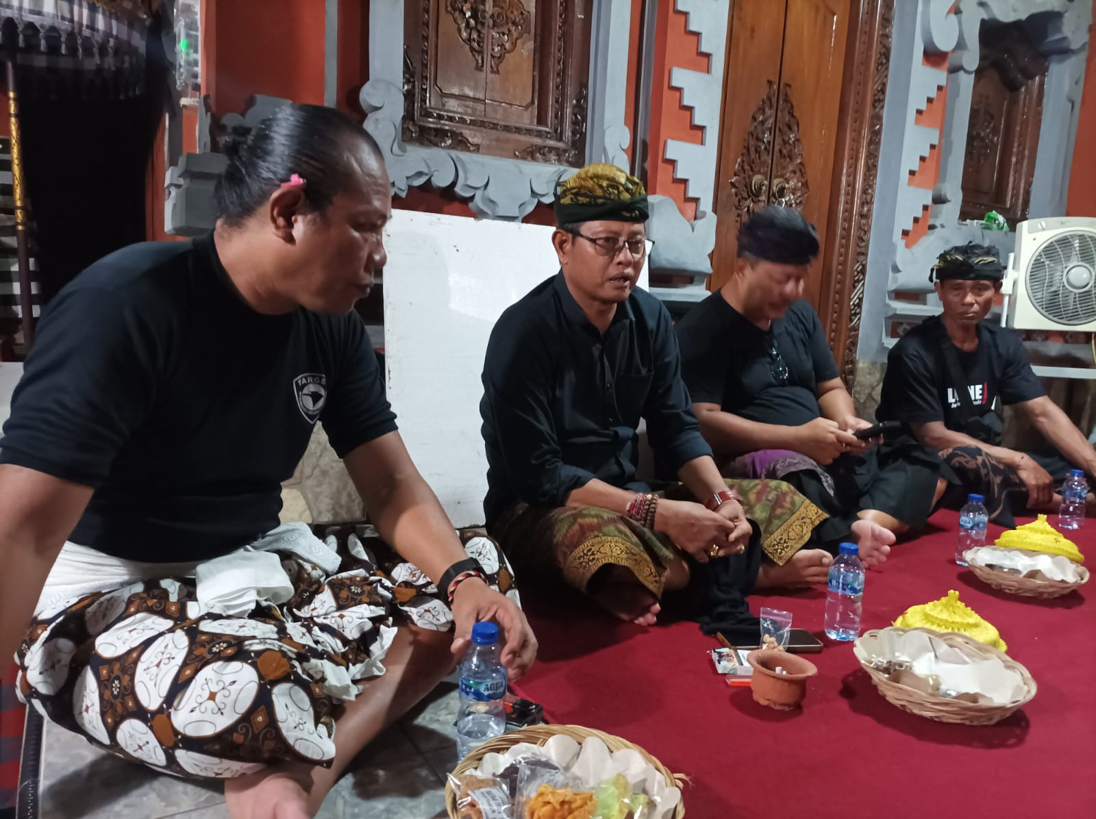 MELAYAT KE RUMAH DUKA ALM. NI MADE SUPLEG