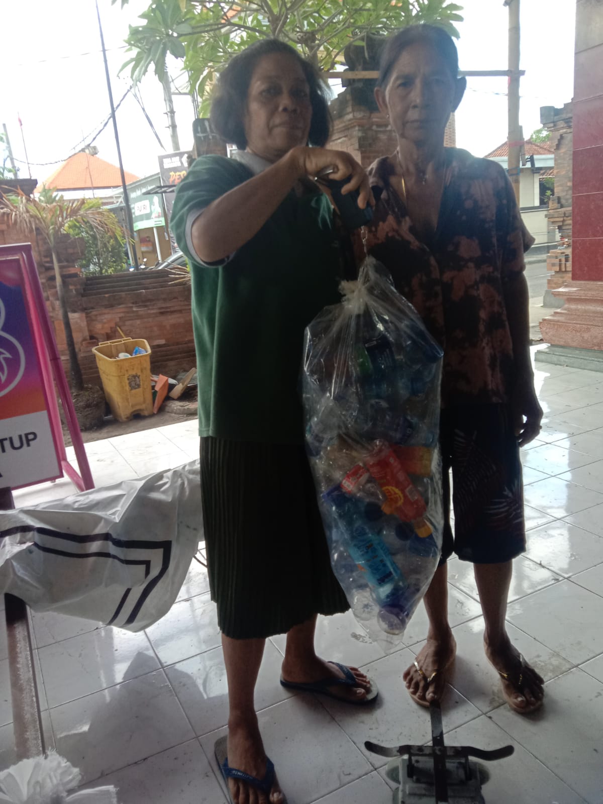 KEGIATAN BANK SAMPAH DI DUSUN DUKUH MERTAJATI