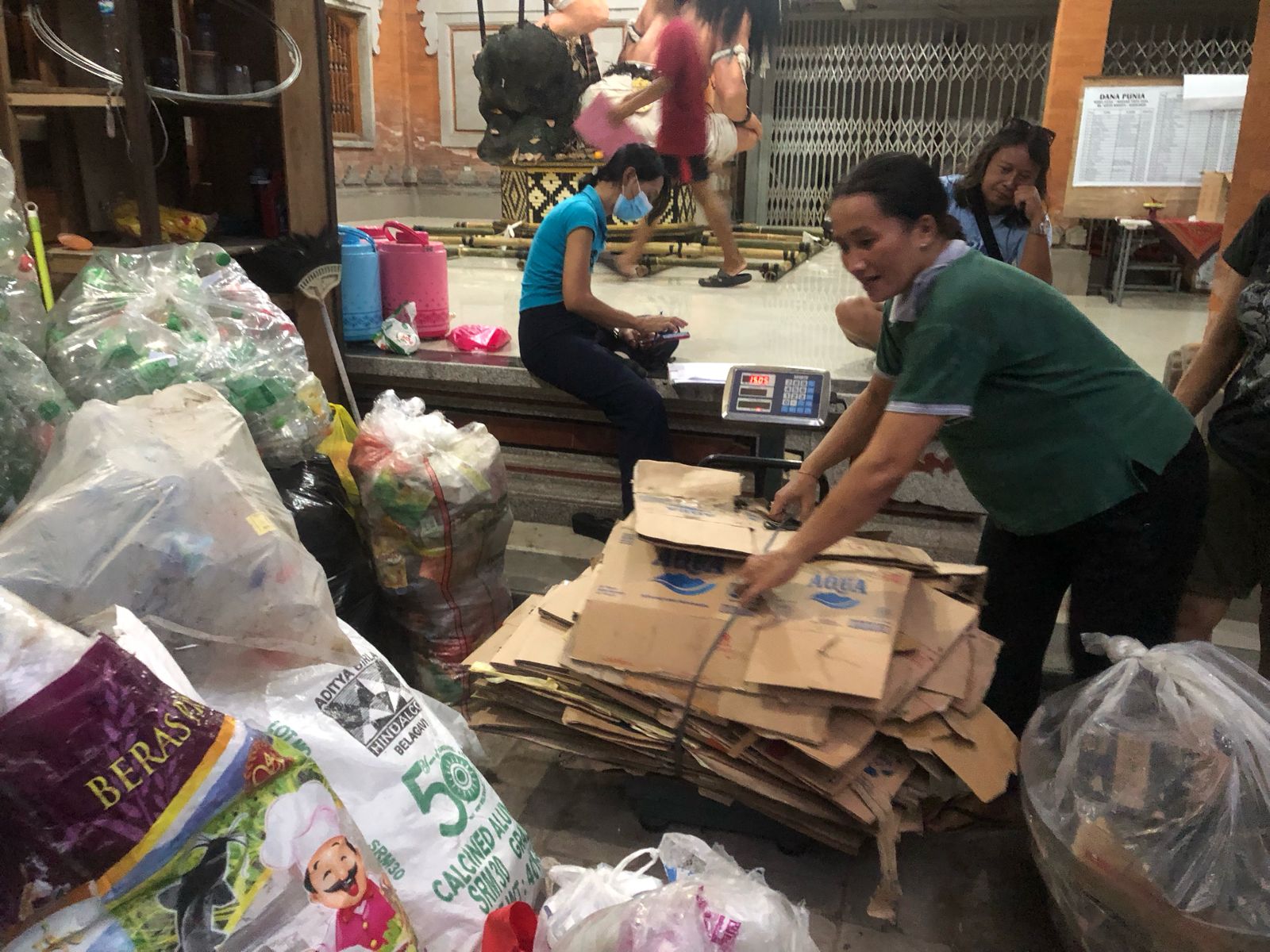 KEGIATAN BANK SAMPAH DI DUSUN SEKAR KANGIN