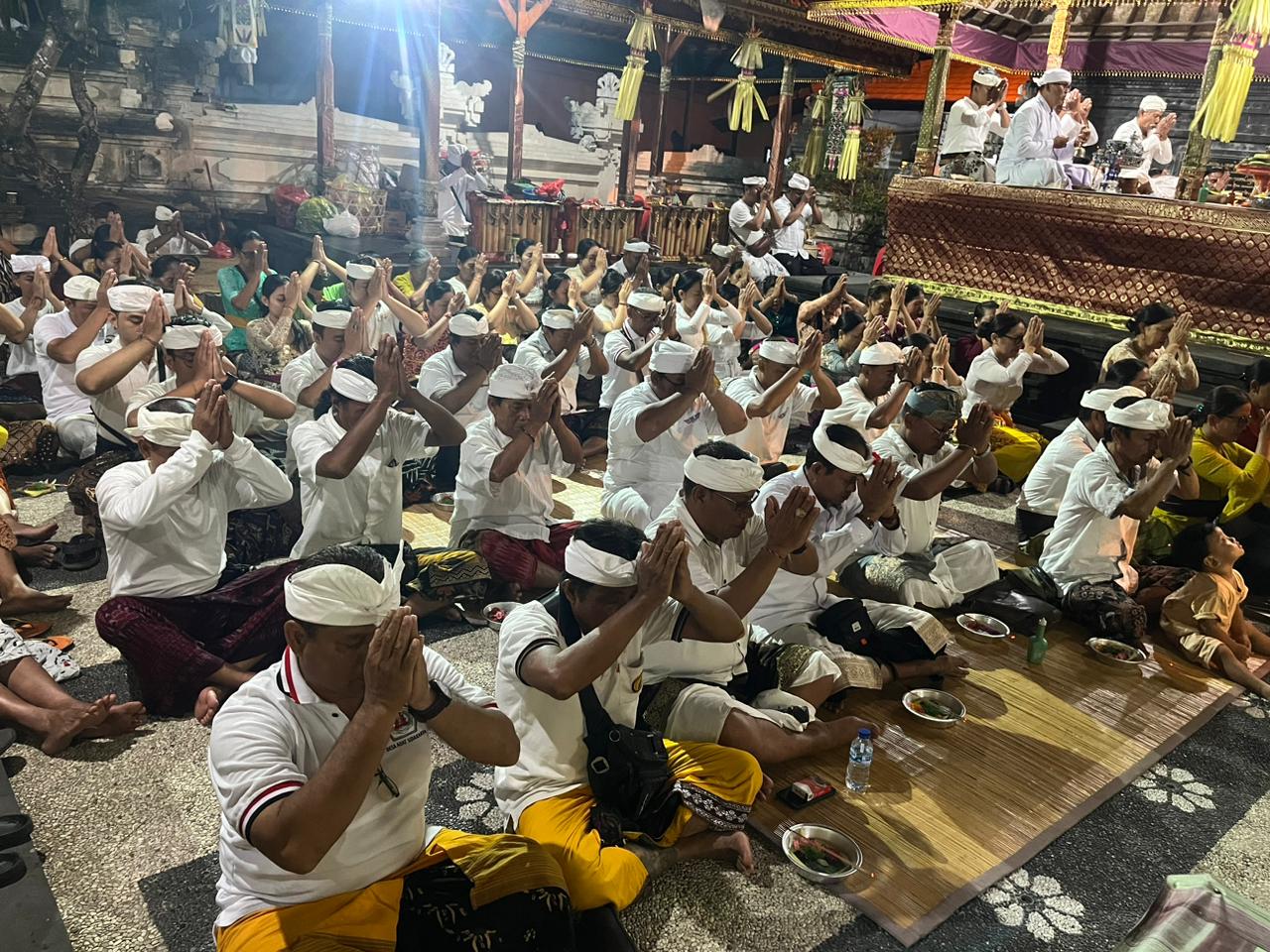 NGATURANG PEWILETAN RING PURA PAREREPAN SAMUAN TIGA