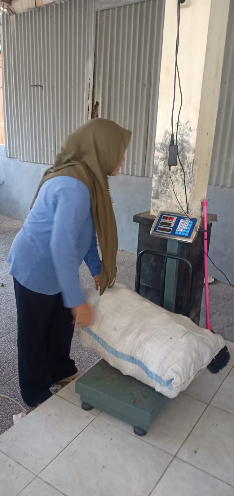 KEGIATAN BANK SAMPAH DI DUSUN GRAHA SANTI