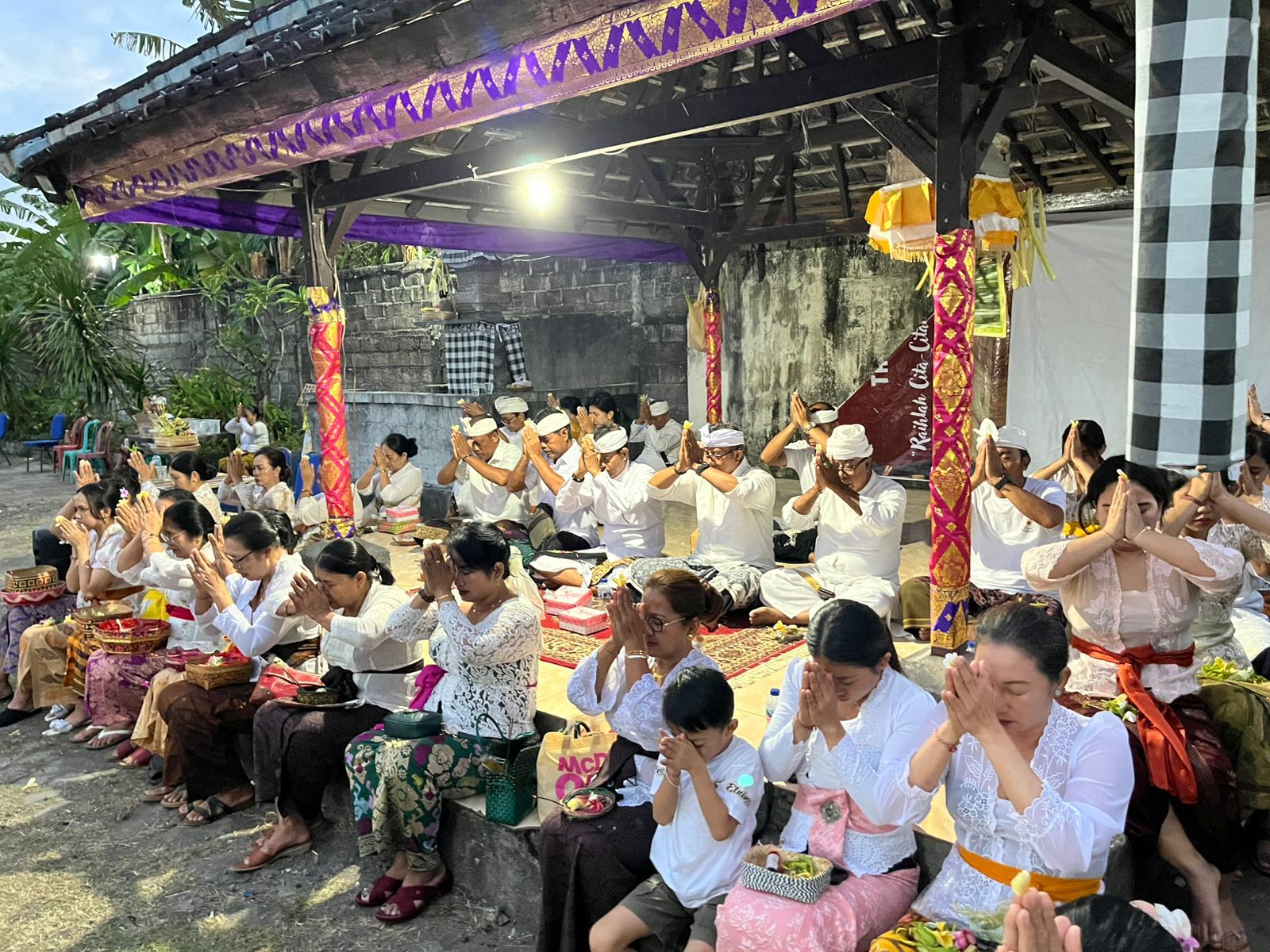 Ngaturang Pawiletan kelanturang antuk matur sembah pangubakti ring Pujawali Pura Pengerubungan, Pura Begawan Penyarikan Kerta Dalem, Pura Begawan Penyarikan Graha Kerti.