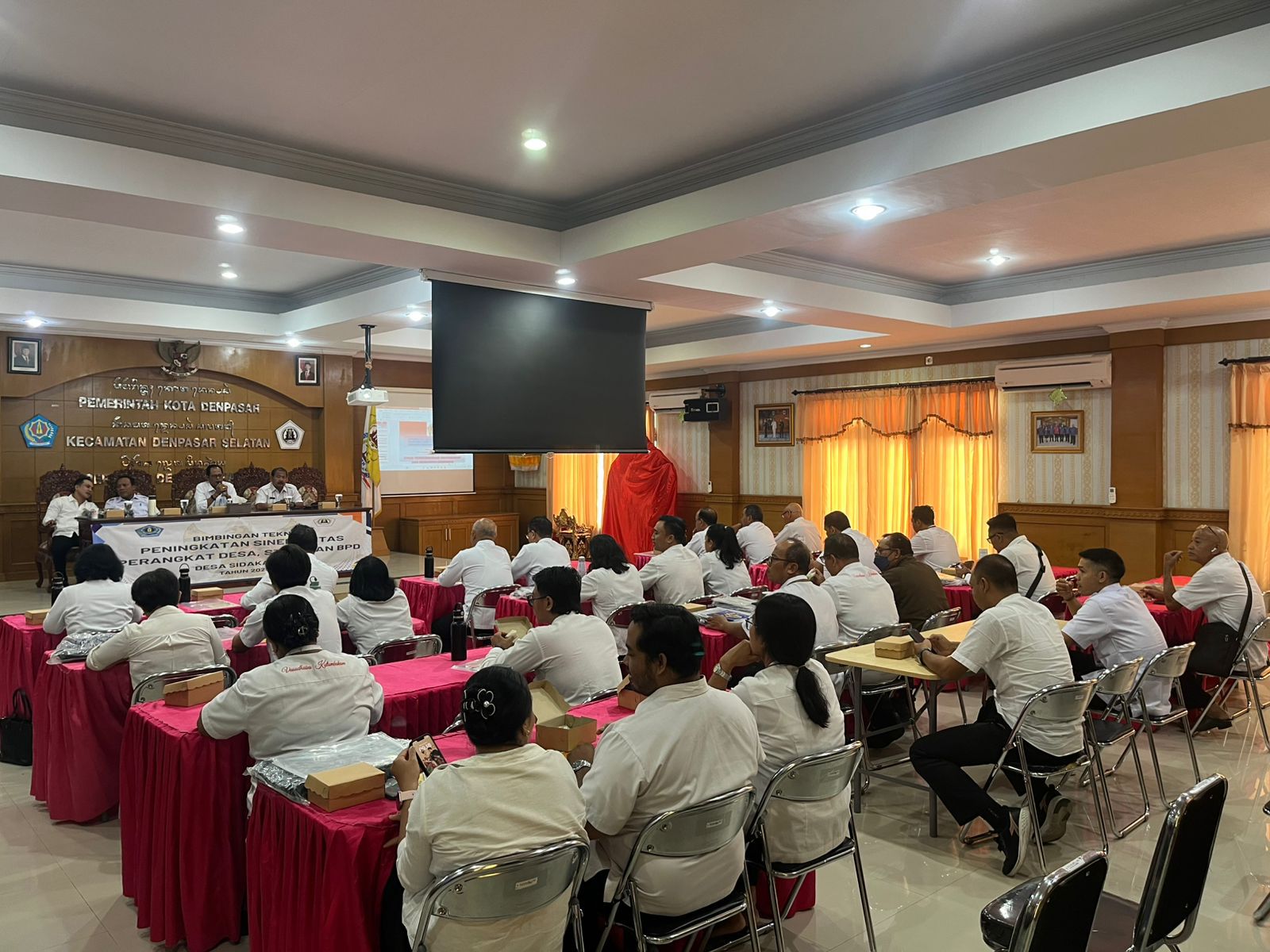 Peningkatan Sinergisitas Perangkat Desa, Staf, dan BPD Desa Sidakarya Tahun 2025