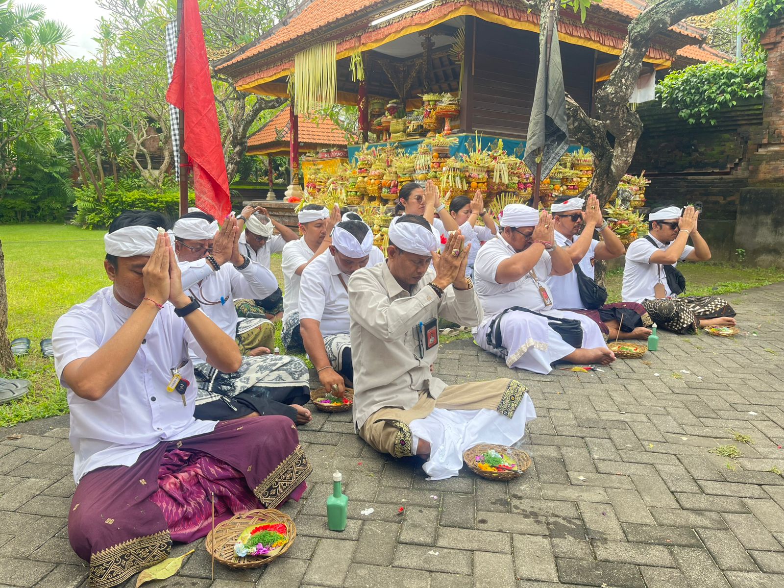 Ngaturang Pawiletan ring Pura Kahyangan Sakti Desa Adat Sidakarya
