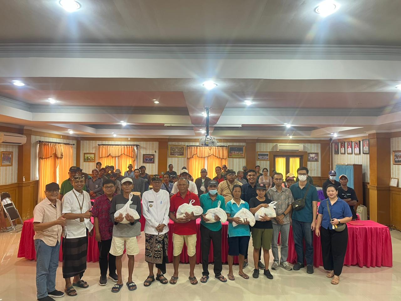Penyerahan Bantuan Berupa Sembako dari Gereja Kebangunan Kalam Allah 