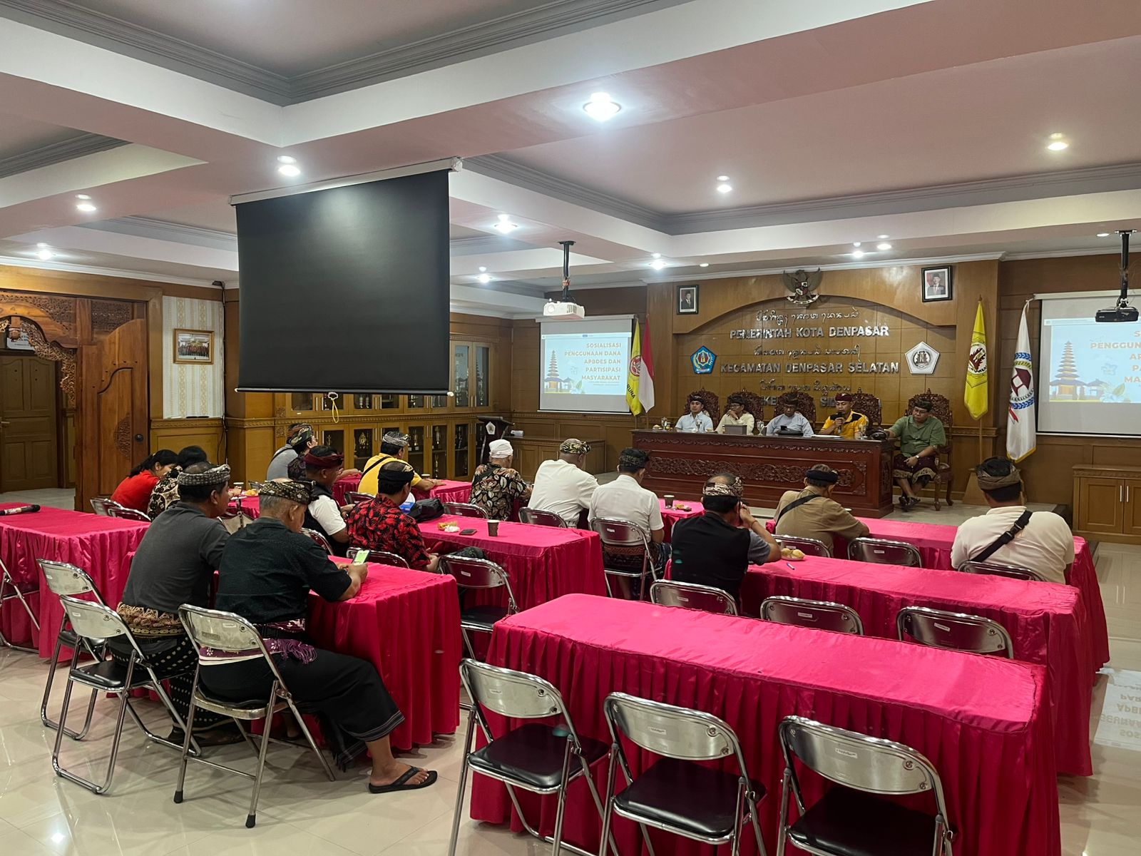 Kegiatan Sosialisasi Penggunaan Dana APBDes dan Partisipasi Masyarakat Karya Atma Wedana dan Metatah Kinambulan Desa Sidakarya