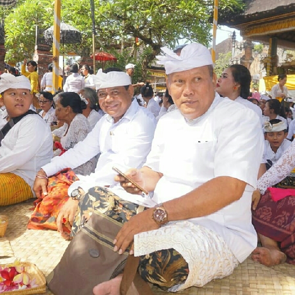 Bhakti Penganyaran Di Pura Agung Kentel Gumi