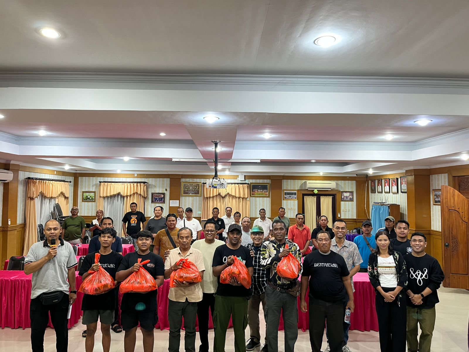 Penyerahan Bantuan Berupa Sembako dari Gereja Kebangunan Kalam Allah Indonesia Jemaat Denpasar Tahun 2026