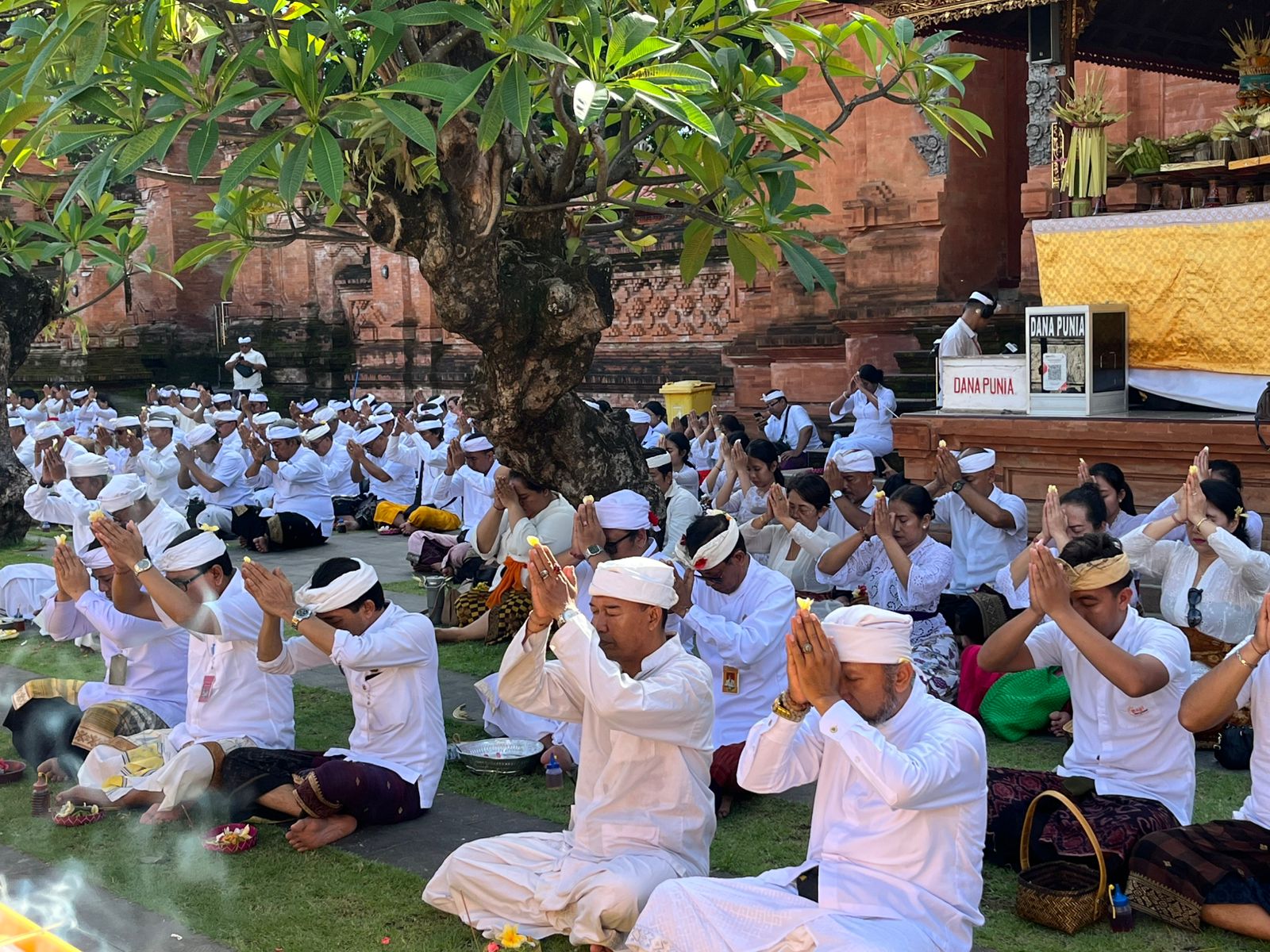 Acara Ngayah Nyanggra Rainan Purnama Tilem