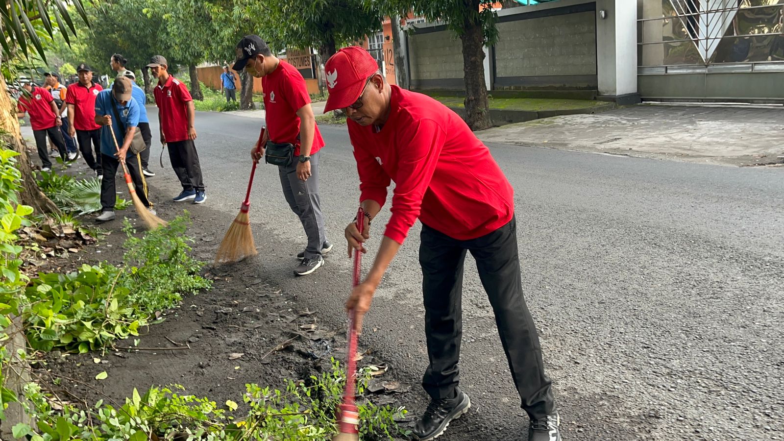 AKSI BERSIH - BERSIH SAMPAH DESA SIDAKARYA
