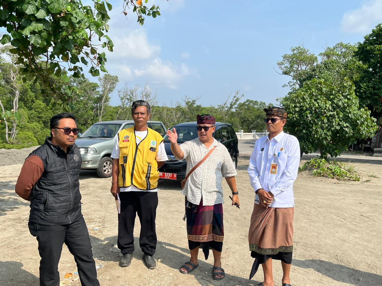 Kunjungan dari Tim PUPR Provinsi Bali terkait Penanganan Abrasi yang berlokasi di Pantai Sidakarya.
