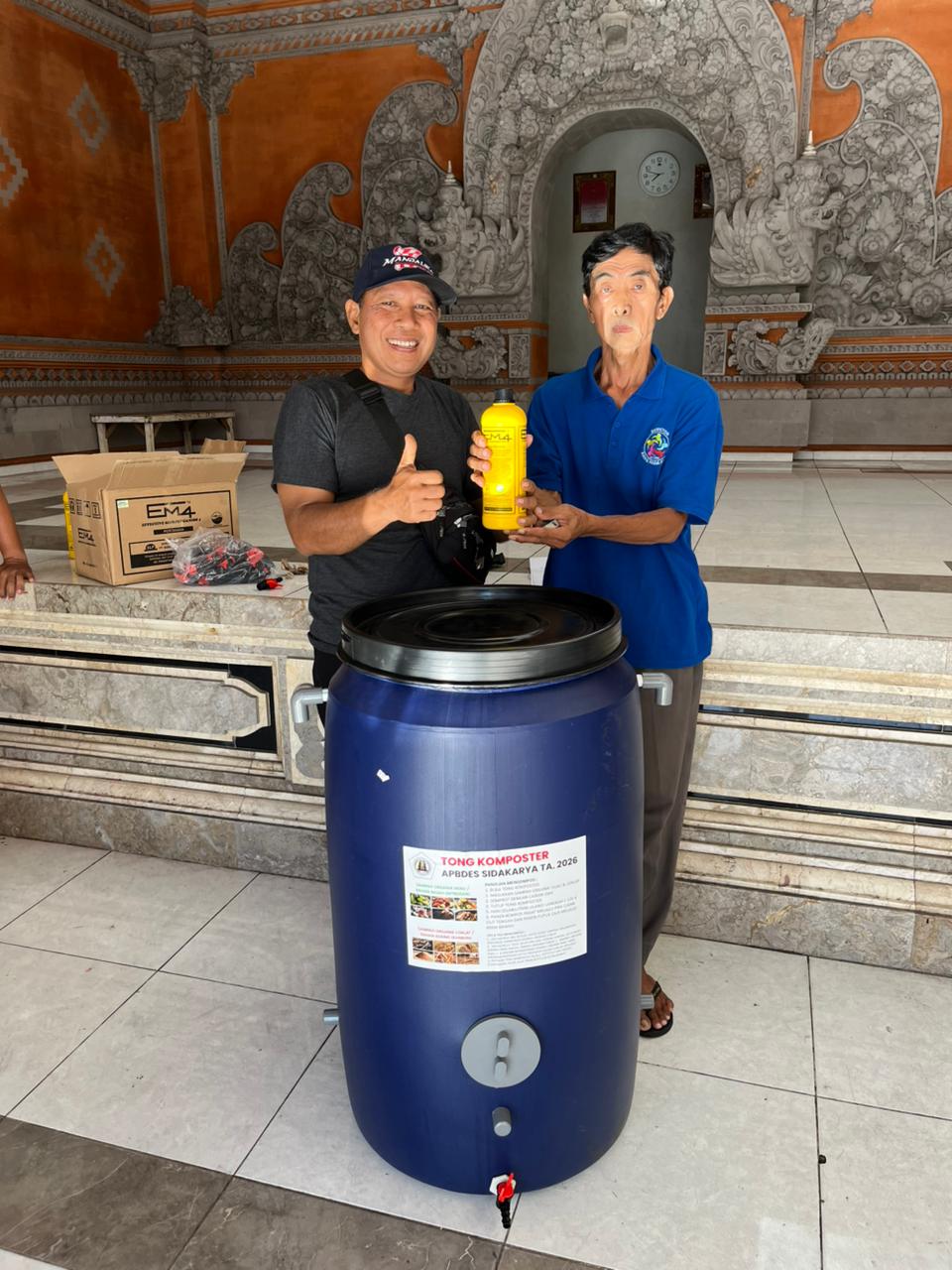 Penyerahan Tong Komposter  di Dusun Sari