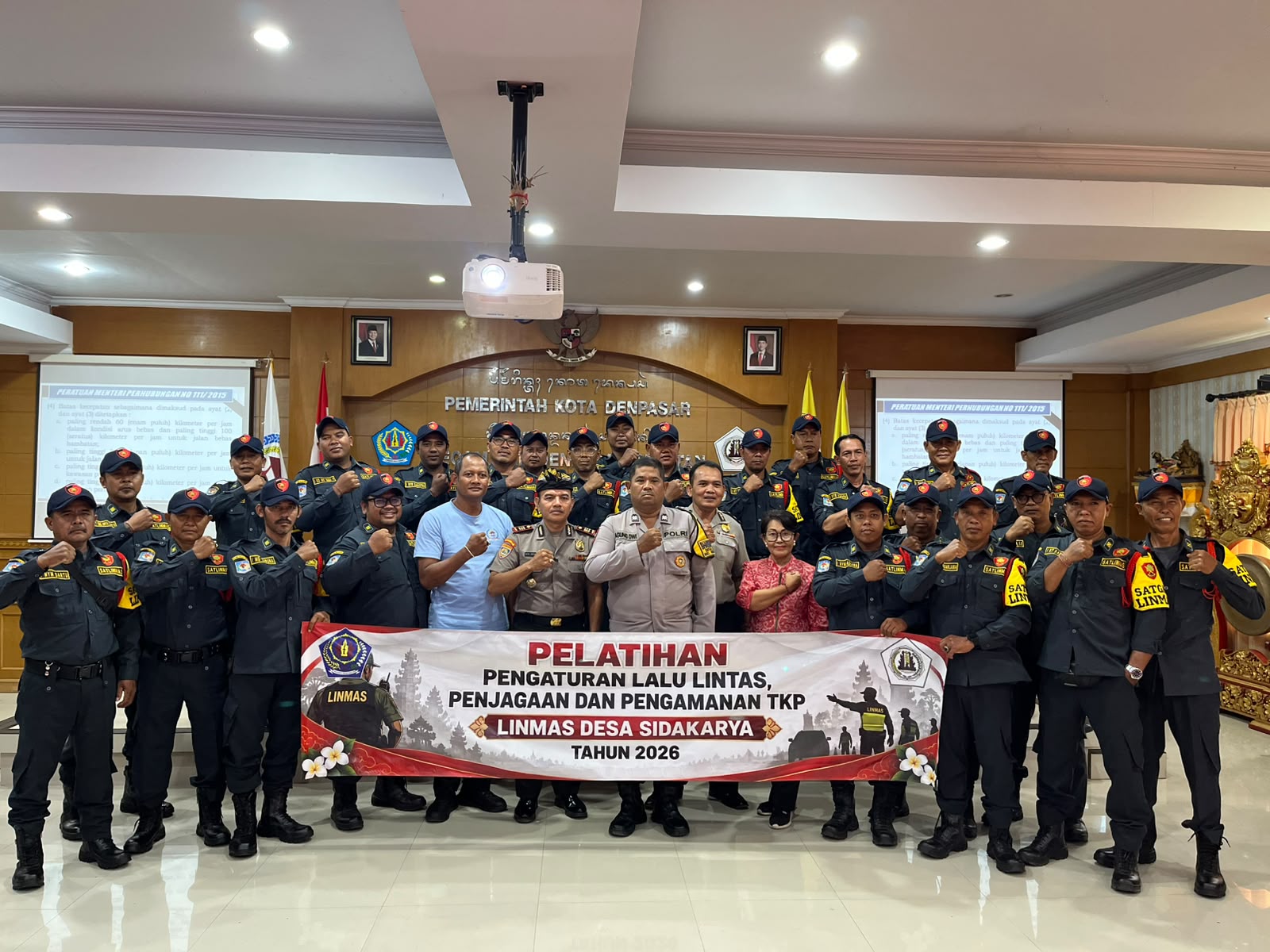 PELATIHAN PENGATURAN LALU LINTAS, PENJAGAAN DAN PENGAMANAN TKP LINMAS DESA SIDAKARYA TAHUN 2026 